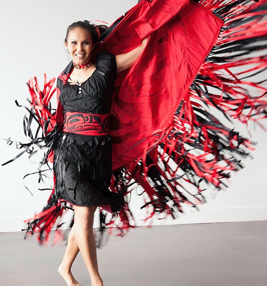 Vancouver Photographer Lindsey Donovan Portrait Photography aboriginal dancer