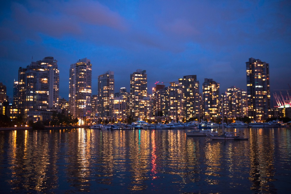 Vancouver-photographer-Lindsey-Donovan-Vancouver-skyline