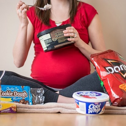 pregnancy-craving-prop-photoshoot